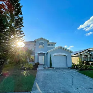 Holiday home Family 10mi From Disney W/pool, Kissimmee